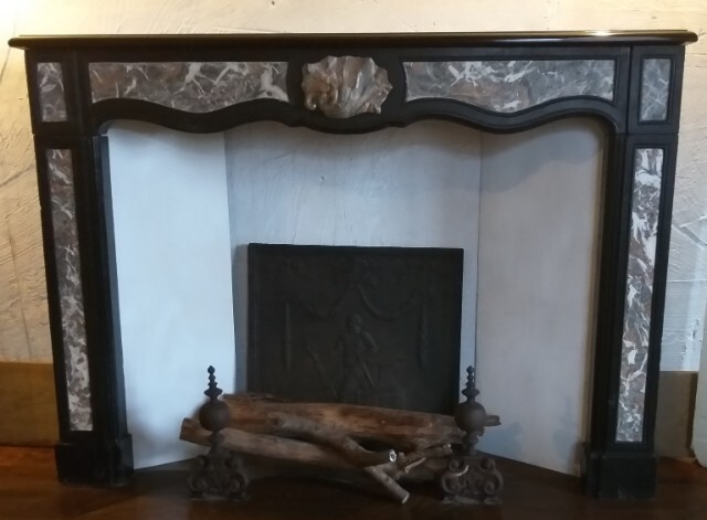 Fireplace Noir de Mazy and Saint Rémy.